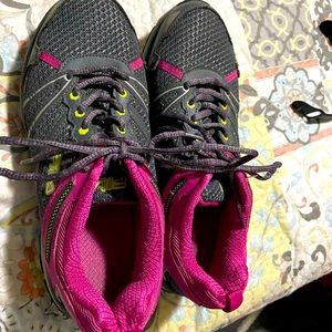 Womens Fila athletic shoes